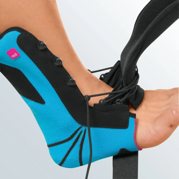 ORTÓTESE MODULAR PARA O TORNOZELO LEVAMED STABILI-TRI LADO E 4